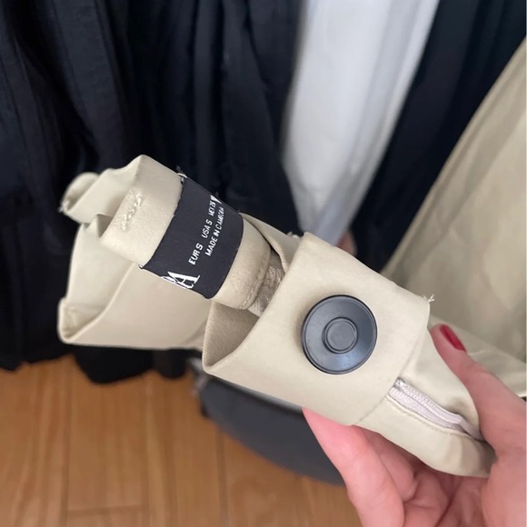 Coated High Waisted Leggings - Picture 8 of 10